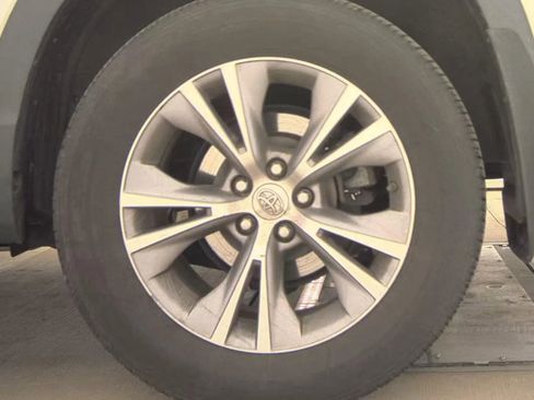 Used 2015 Toyota Highlander XLE image 10