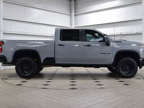 Used 2024 Chevrolet Silverado 2500 ZR2 w/ Technology Package AWD/4WD image 8