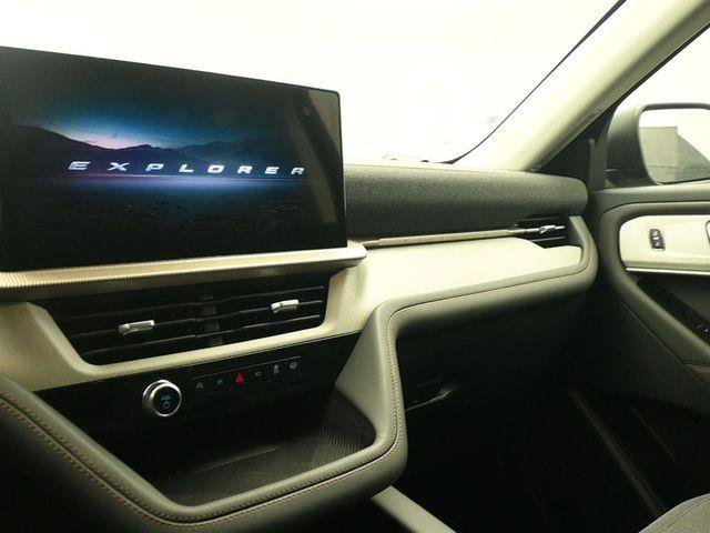 New 2026 Ford Explorer Active RWD image 13