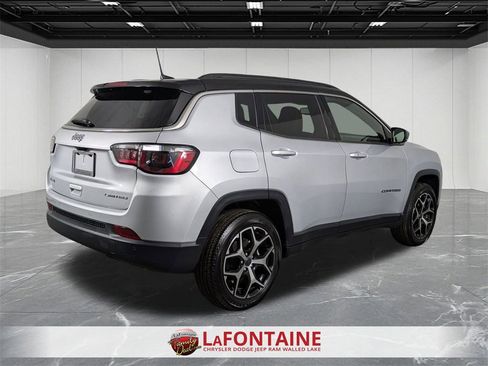 Certified 2025 Jeep Compass Limited image 5