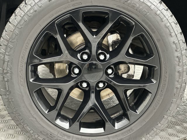 Used 2011 Chevrolet Tahoe LTZ AWD/4WD image 11