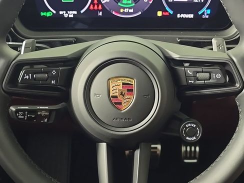 Used 2025 Porsche Cayenne S AWD/4WD image 27