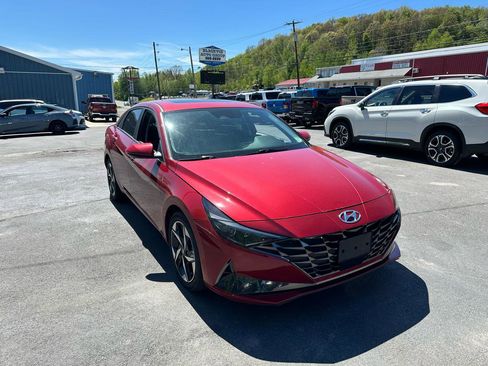 Used 2023 Hyundai Elantra Limited FWD image 4