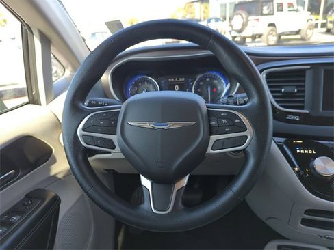 Used 2021 Chrysler Voyager Lxi image 19