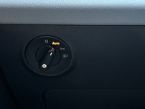 Used 2022 Volkswagen Taos SE image 28