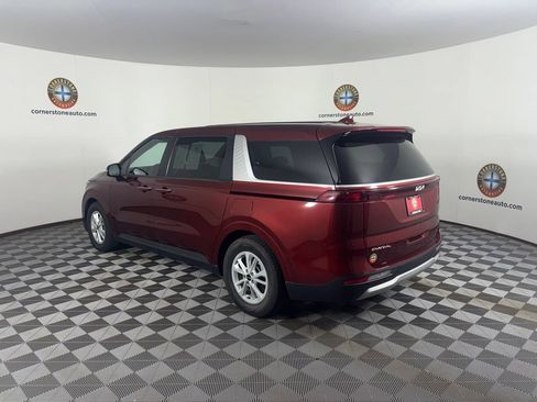 Used 2023 Kia Carnival LX FWD image 16