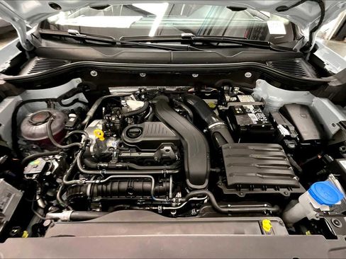 New 2025 Volkswagen Taos SE image 13