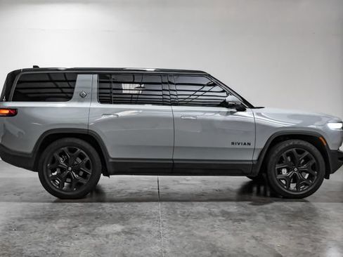 Used 2025 Rivian R1S Adventure AWD/4WD image 11