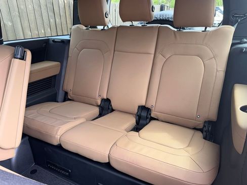 New 2026 Land Rover Defender 130 X-Dynamic SE AWD/4WD image 37