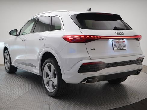 Used 2025 Audi Q5 Premium Plus w/ Premium Plus AWD/4WD image 3