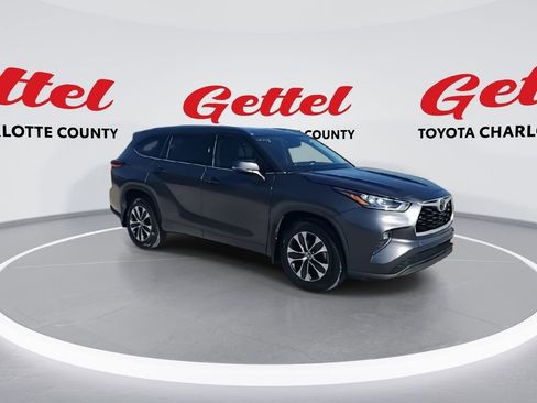 Used 2020 Toyota Highlander XLE image 2