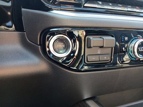 New 2026 GMC Sierra 2500 SLT AWD/4WD image 17