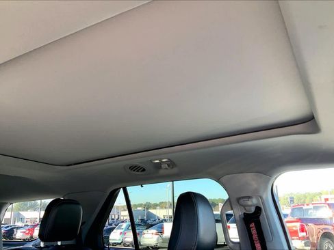 Certified 2021 Ford Explorer Limited w/ Equipment Group 301A image 12