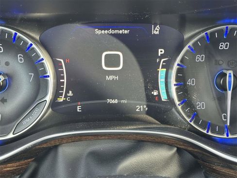 Used 2022 Chrysler Pacifica Limited image 23