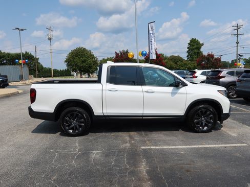 Certified 2024 Honda Ridgeline Sport image 3