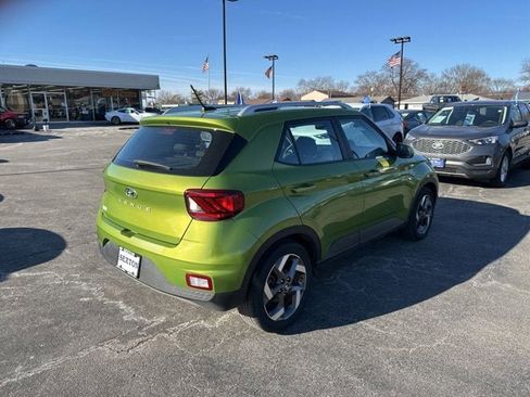 Used 2024 Hyundai Venue SEL FWD image 7