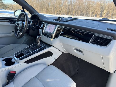 Used 2018 Porsche Macan S image 26