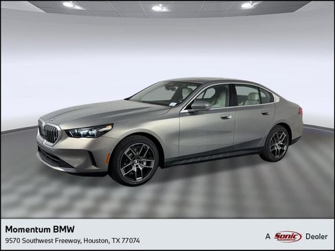 Used 2027 BMW 530i w/ Convenience Package RWD image 1