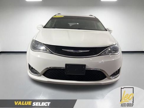Used 2020 Chrysler Pacifica Touring-L image 2