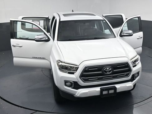 Used 2017 Toyota Tacoma Limited image 22