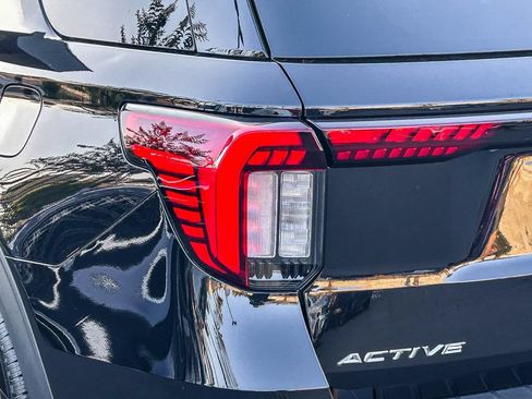 Used 2026 Ford Explorer Active RWD image 11