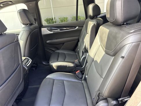 Used 2025 Cadillac XT6 Premium Luxury image 25