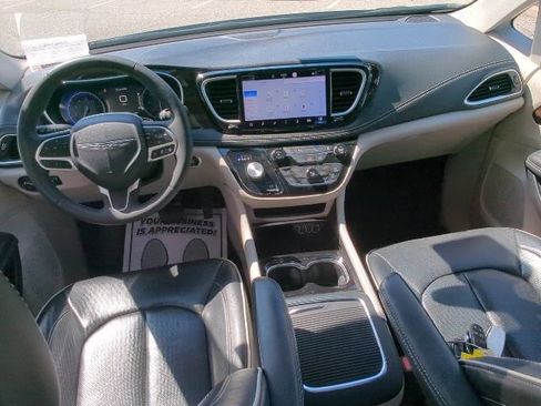 Used 2023 Chrysler Pacifica Limited FWD image 18