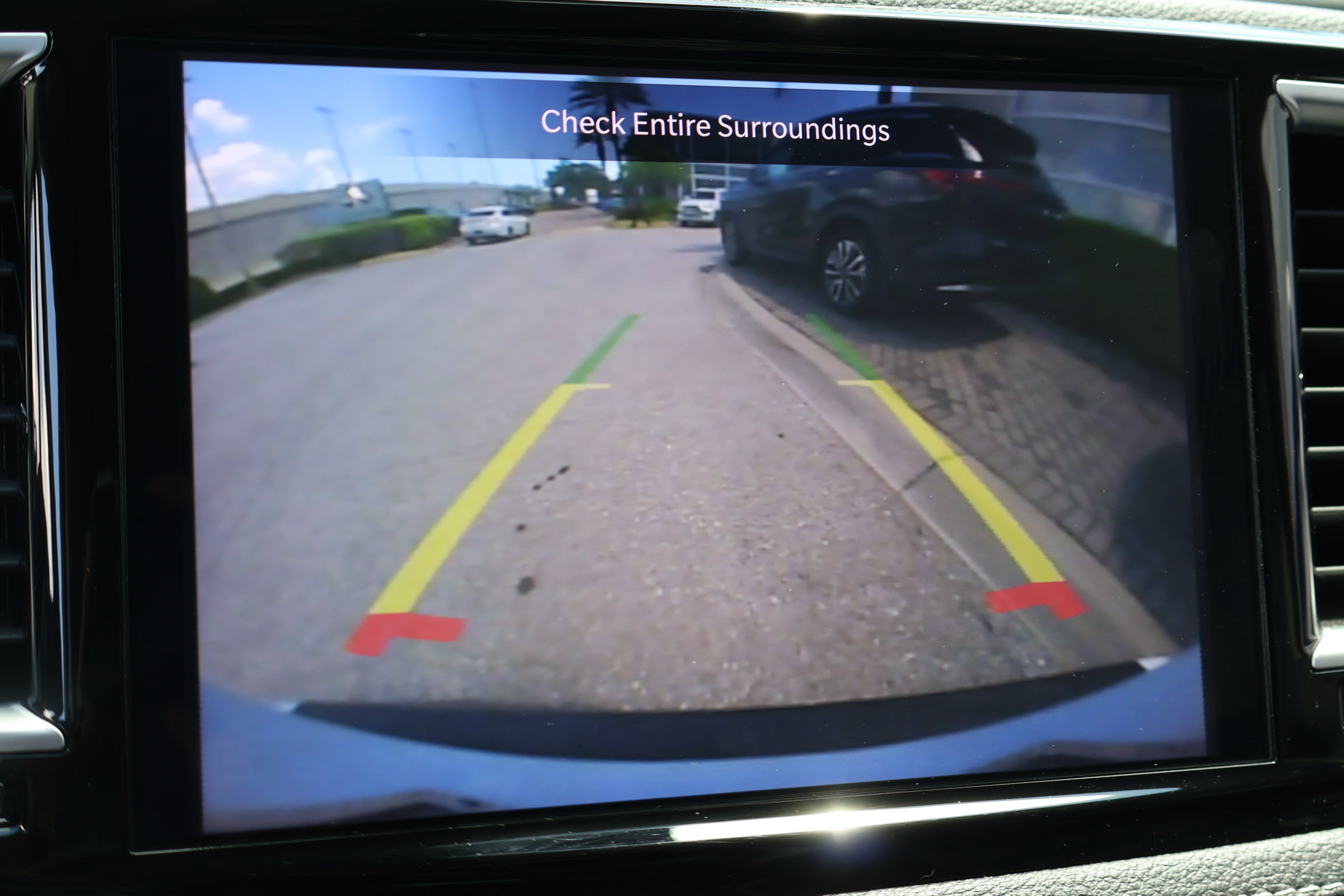 Used 2023 Chrysler Pacifica Limited FWD image 4