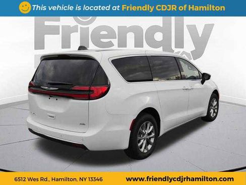 New 2026 Chrysler Pacifica Select image 5