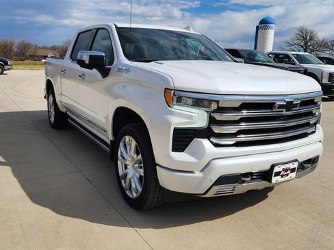 Used 2025 Chevrolet Silverado 1500 High Country w/ Technology Package image 3