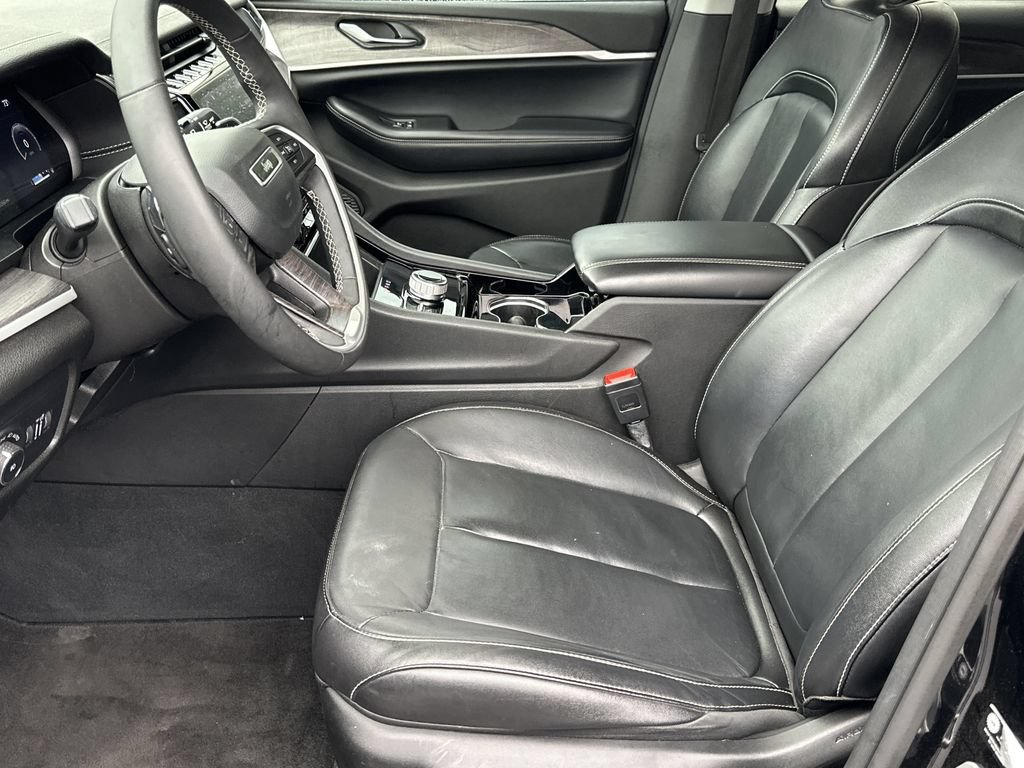 Certified 2023 Jeep Grand Cherokee Limited w/ Black Appearance Package AWD/4WD image 14