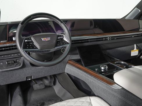 Used 2026 Cadillac Escalade Platinum Sport w/ LPO, ONYX Package image 20