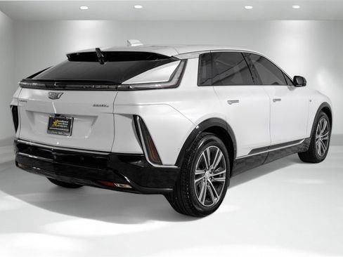 Used 2024 Cadillac Lyriq Luxury image 7