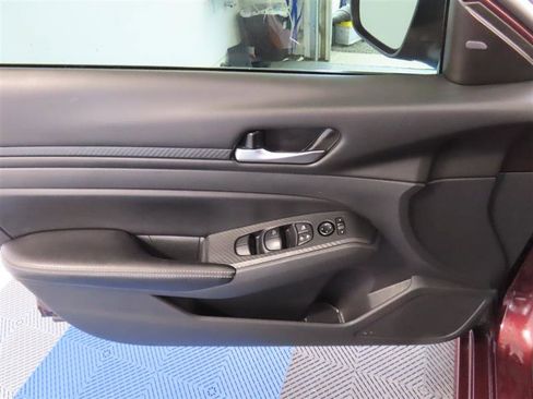 Used 2024 Nissan Altima 2.5 SV FWD image 16