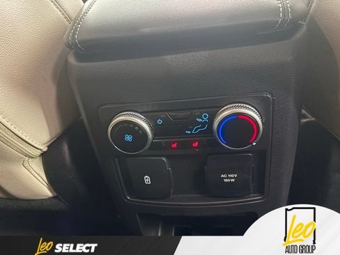 Used 2022 Ford Explorer Limited w/ Equipment Group 301A AWD/4WD image 19
