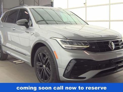Used 2022 Volkswagen Tiguan SE R-Line image 1