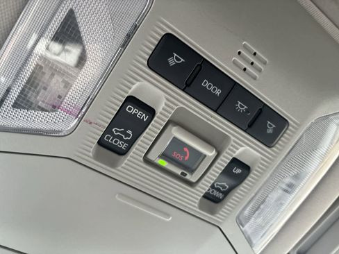 Used 2022 Toyota RAV4 XLE image 25