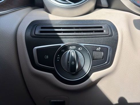 Used 2022 Mercedes-Benz GLC 300 4MATIC image 37