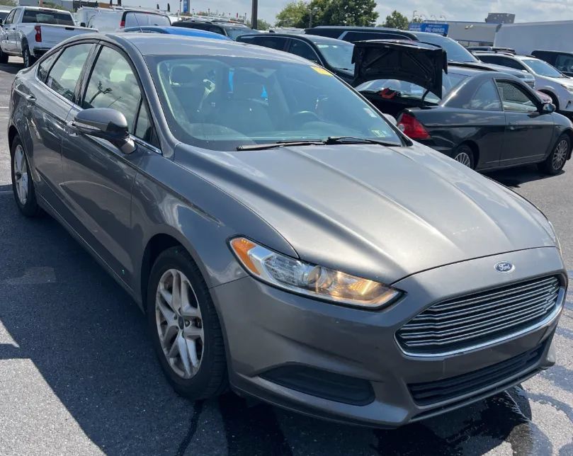 Used 2014 Ford Fusion SE FWD image 2