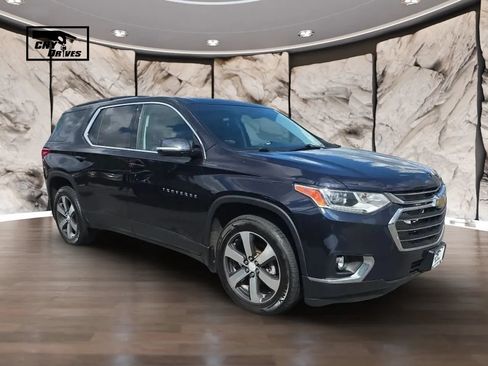 Used 2020 Chevrolet Traverse LT w/ LT Premium Package AWD/4WD image 3