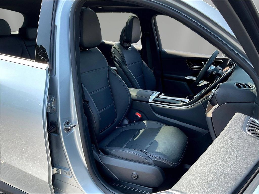 Used 2026 Mercedes-Benz GLC 300 image 29