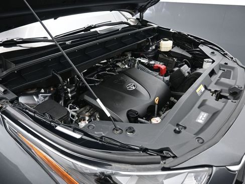 Used 2021 Toyota Highlander XLE AWD/4WD image 64