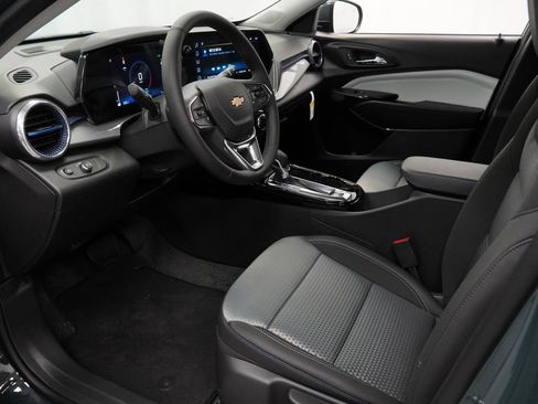 New 2026 Chevrolet Trax LT w/ Driver Confidence Package FWD image 10