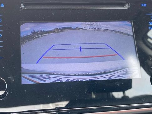 Used 2018 Toyota Corolla SE w/ Carpet Mat Package (TMS) FWD image 11