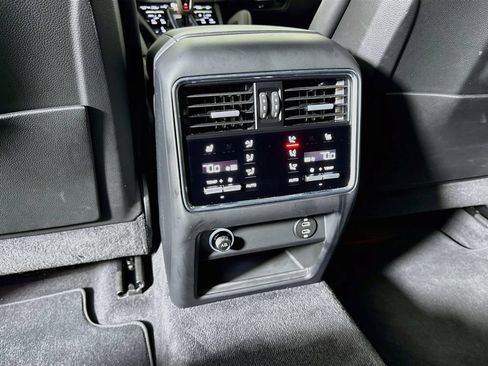 Certified 2023 Porsche Cayenne Platinum Edition AWD/4WD image 37