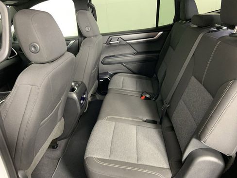 Used 2025 GMC Acadia Elevation image 15