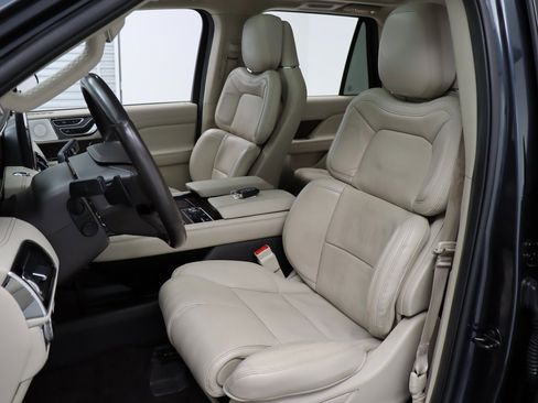 Used 2021 Lincoln Navigator Reserve w/ Luxury Package image 10