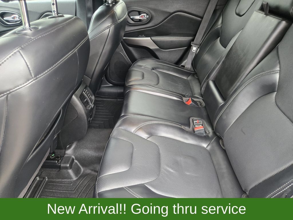 Used 2021 Jeep Cherokee Latitude Lux w/ Comfort/Convenience Group AWD/4WD image 24