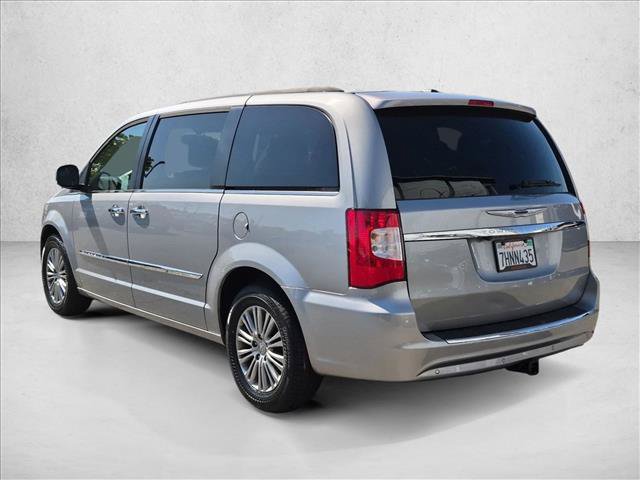 Used 2014 Chrysler Town & Country Touring-L w/ Driver Convenience Group FWD image 8