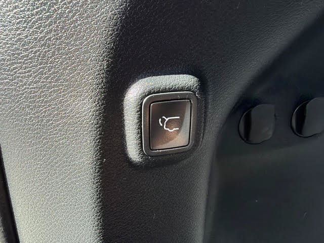 Used 2020 Jeep Cherokee Limited AWD/4WD image 15